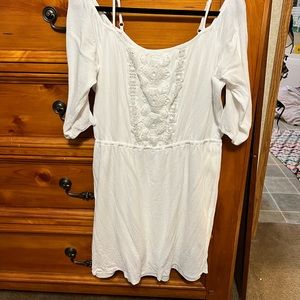 Tunic like dress, straps with off the shoulder sleeves, worn once.